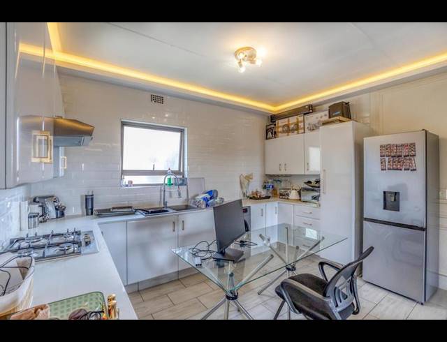 2 BEDROOM APARTMENT FOR SALE IN FOURWAYS